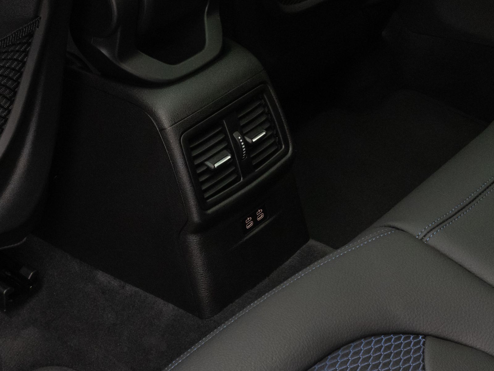 Fahrzeugabbildung BMW X2 sD20d M Sport HUD DAB Kamera HiFi Panoram 19"