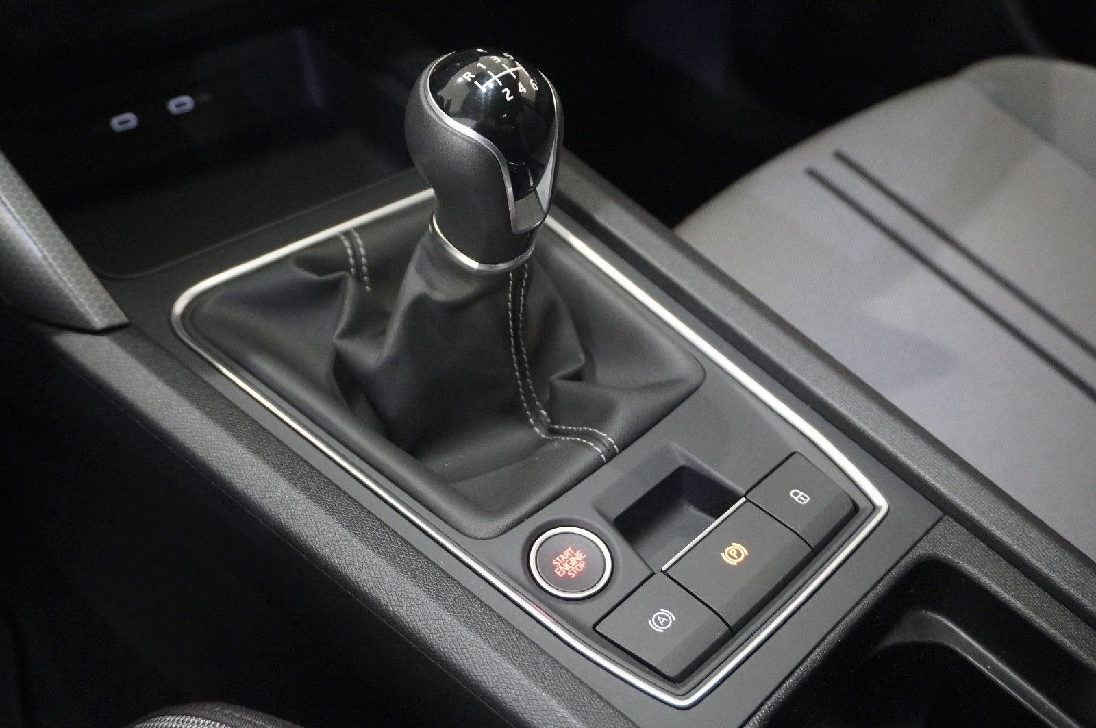 Fahrzeugabbildung SEAT Leon ST 2.0 TSI STYLE NAVI/LED/KAMERA/VIRT./DAB+