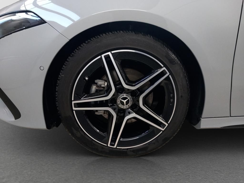 Fahrzeugabbildung Mercedes-Benz A 180 Kompaktlimousine AMG Line*Night Paket*LED