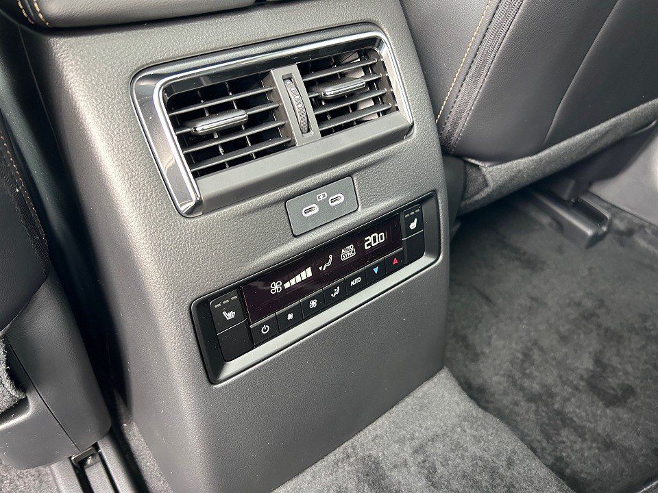 Fahrzeugabbildung Mazda CX-80 SKY-D 254 8AT AWD 6SITZER HOMURA+ AHK PANO