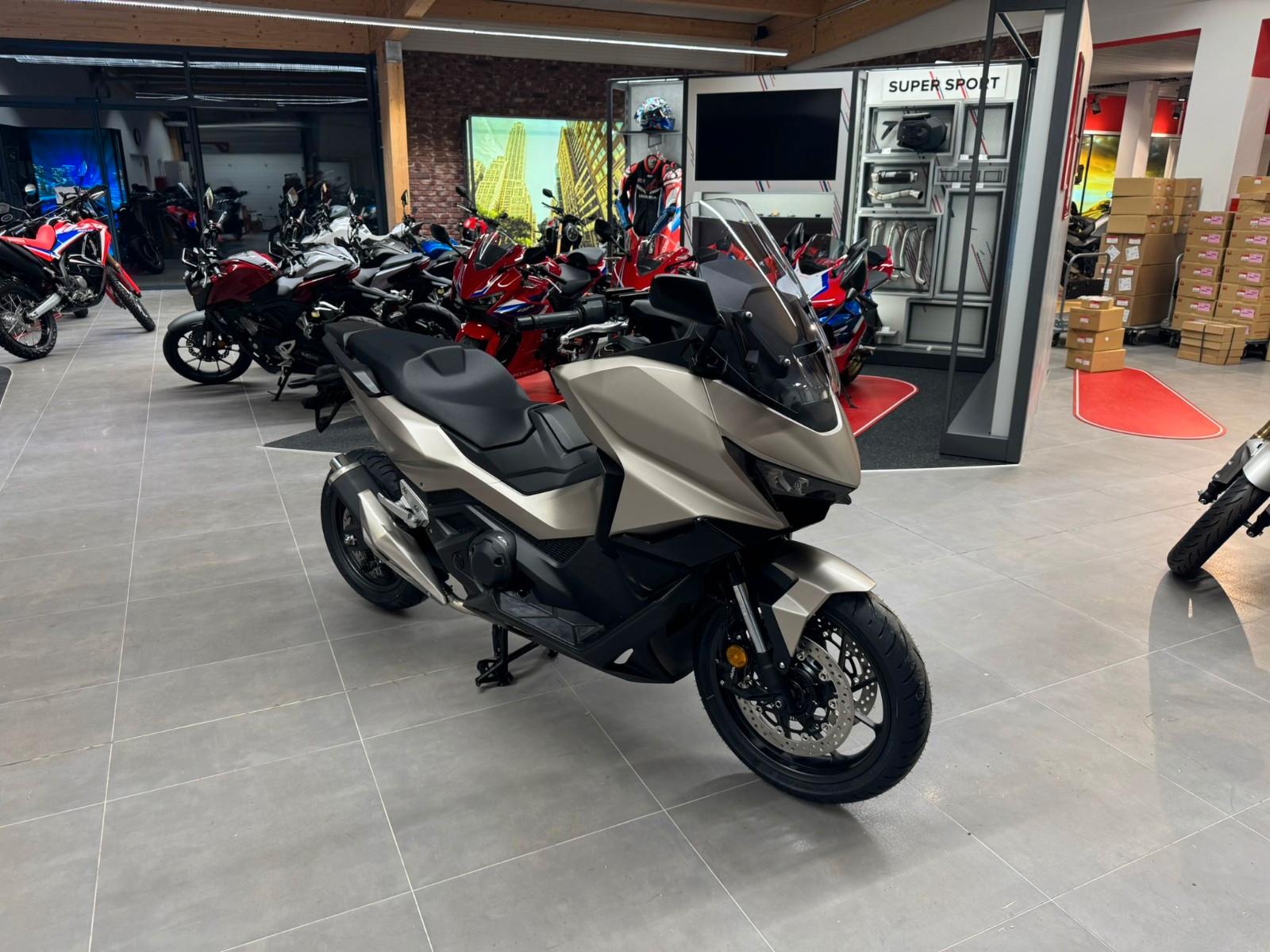 Honda Forza750 2026 Warm Ash *Tageszulassung 02-26*