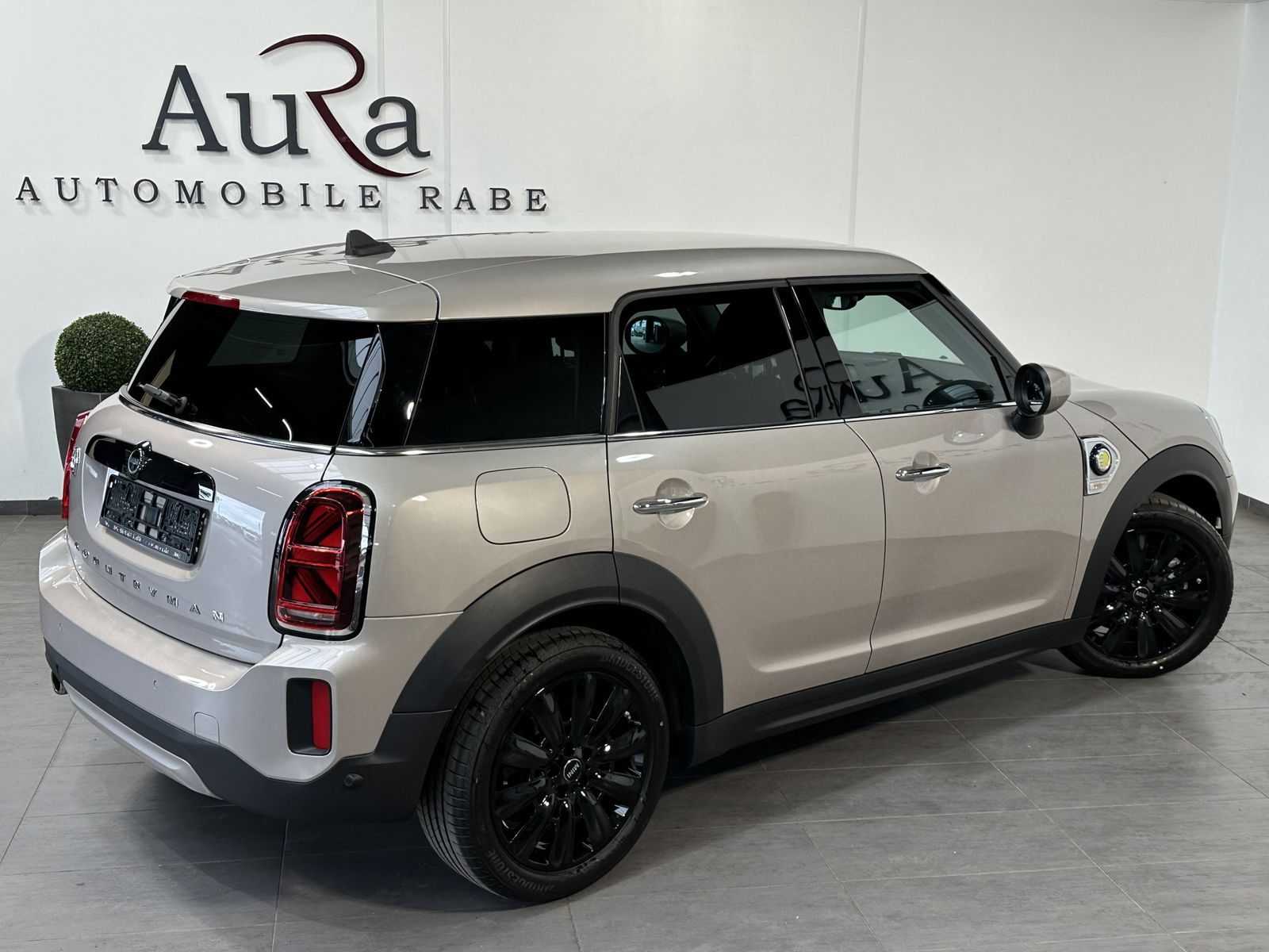 Fahrzeugabbildung MINI Countryman Cooper SE Classic All4 NAV+LED+KAM+MI