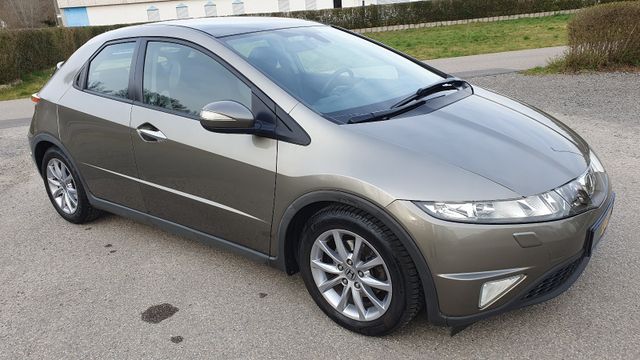 Honda Civic Lim. 5-trg. 1.8 Executive/Xenon/Panor/2.Hd