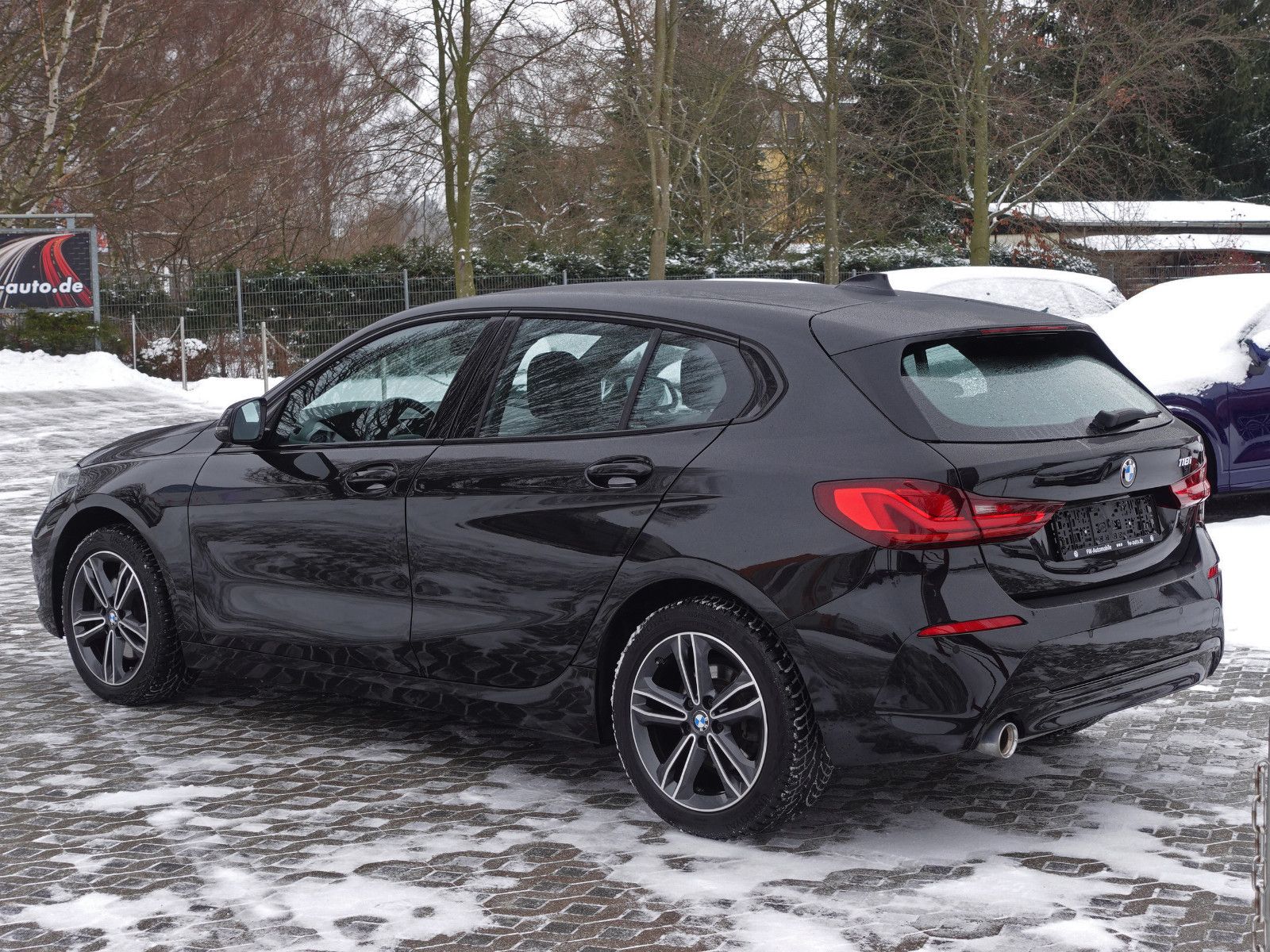 Fahrzeugabbildung BMW 118i Sport Line Navi CarPlay LED-Pkt.