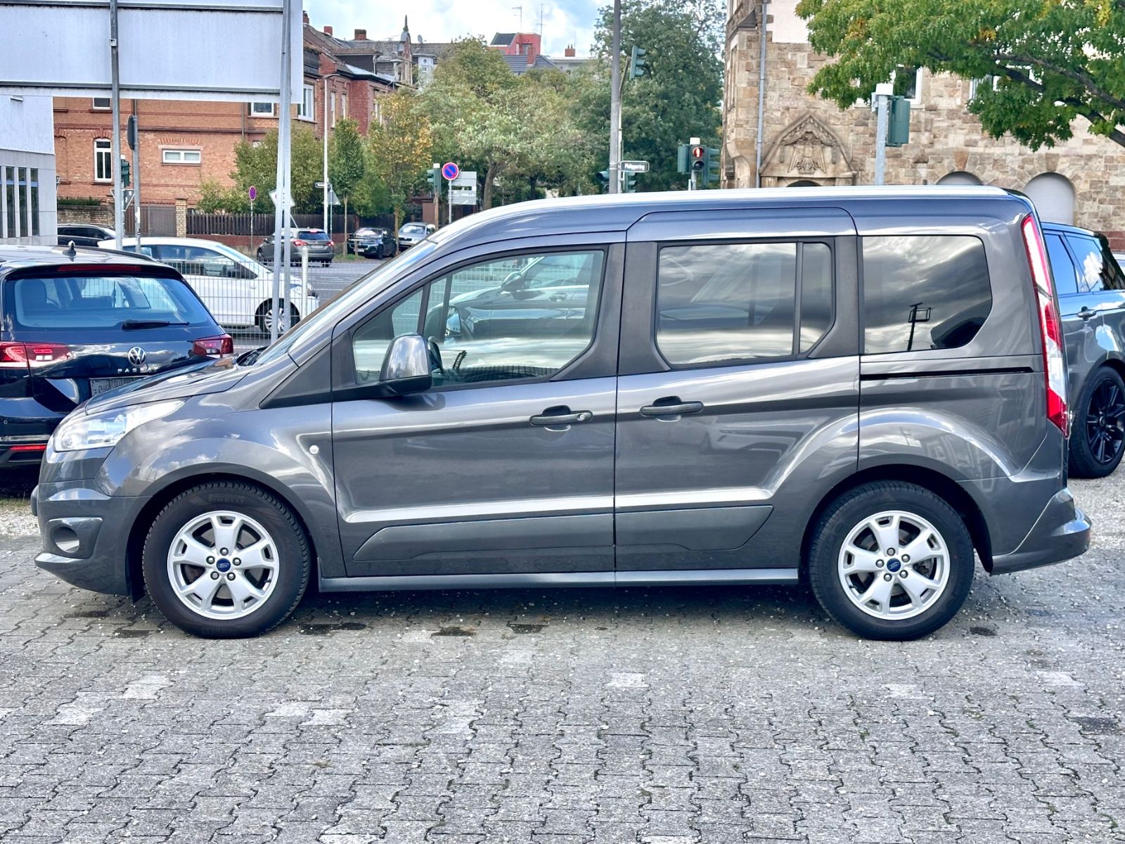 Fahrzeugabbildung Ford TOURNEO CONNECT TITANIUM*MOD.2016*