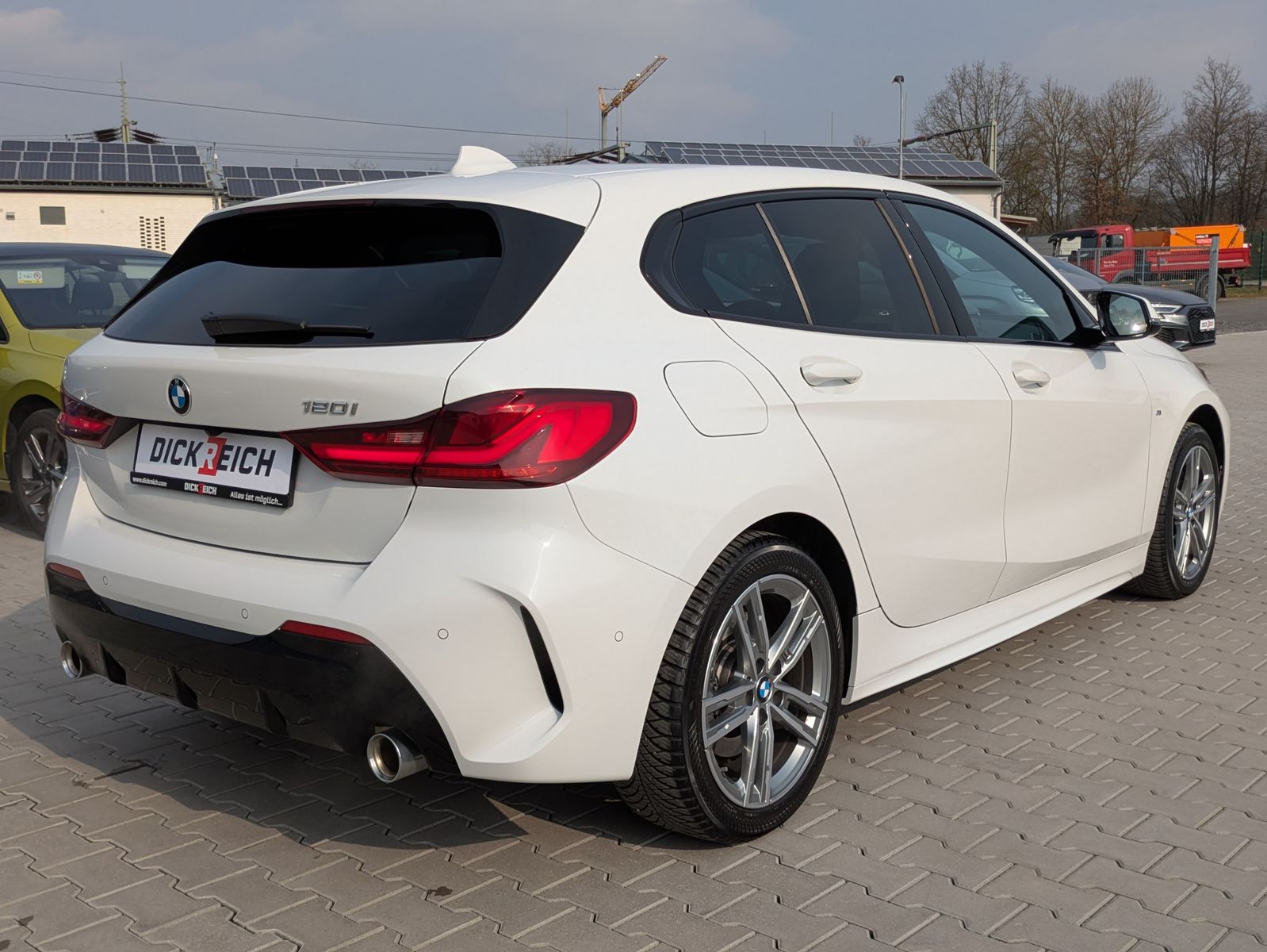 Fahrzeugabbildung BMW 120 i M Sport SHADOW*ACC*KAMERA*H&K*AHK*LED*DAB