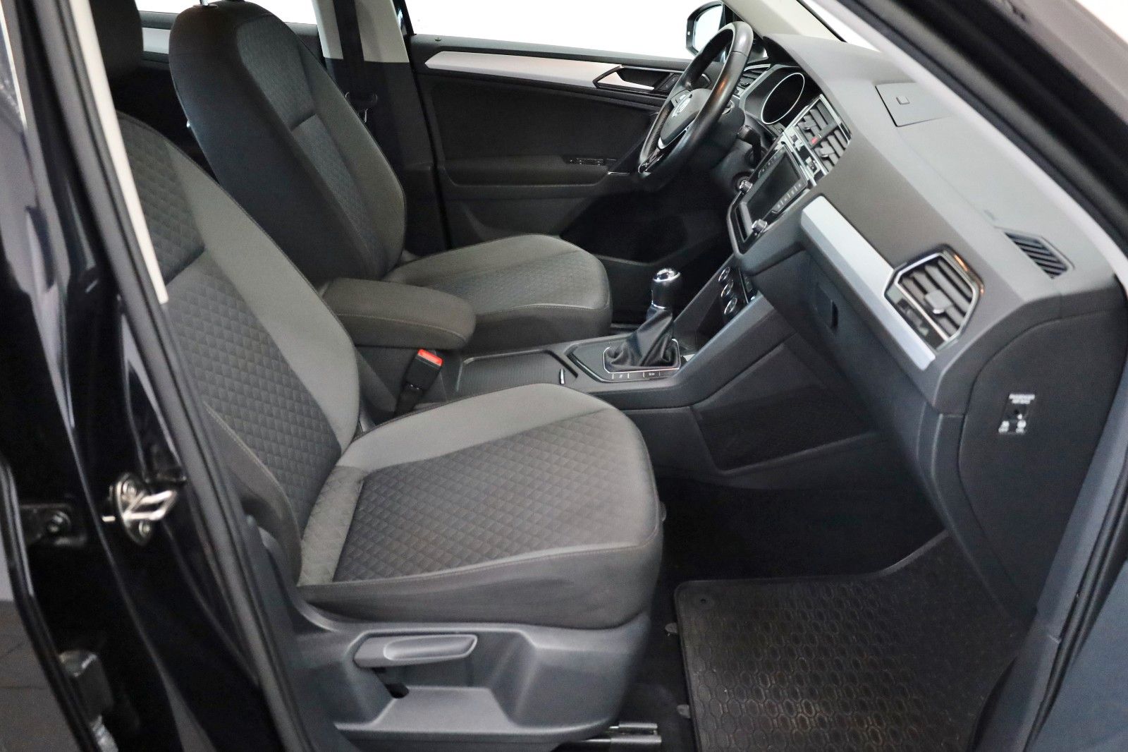 Fahrzeugabbildung Volkswagen Tiguan Comfortline BMT Navi,PDC,LM 19"+WR