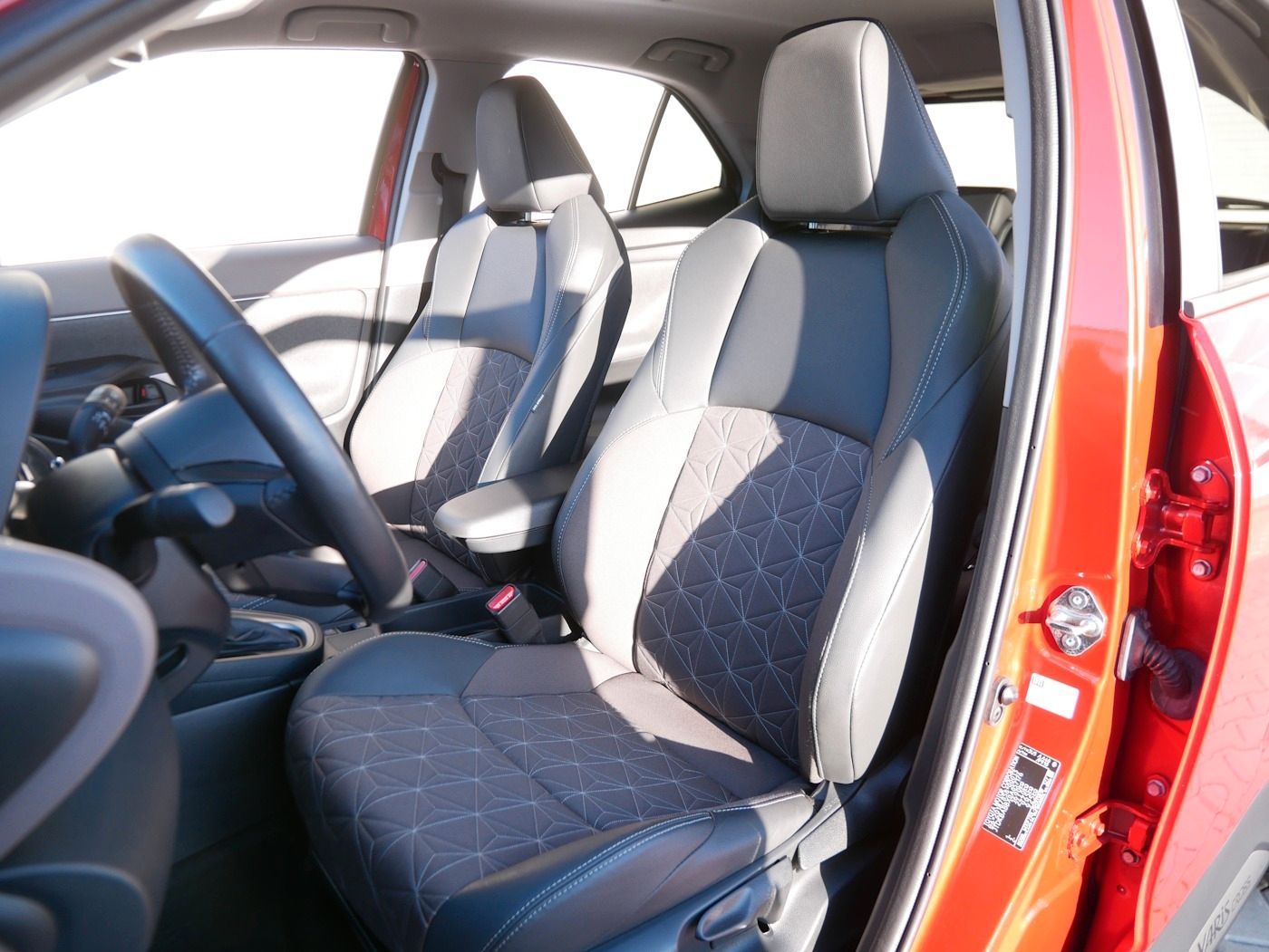 Fahrzeugabbildung Toyota Yaris Cross 1.5 VVT-iE Elegant AHK Kamera ACC LH