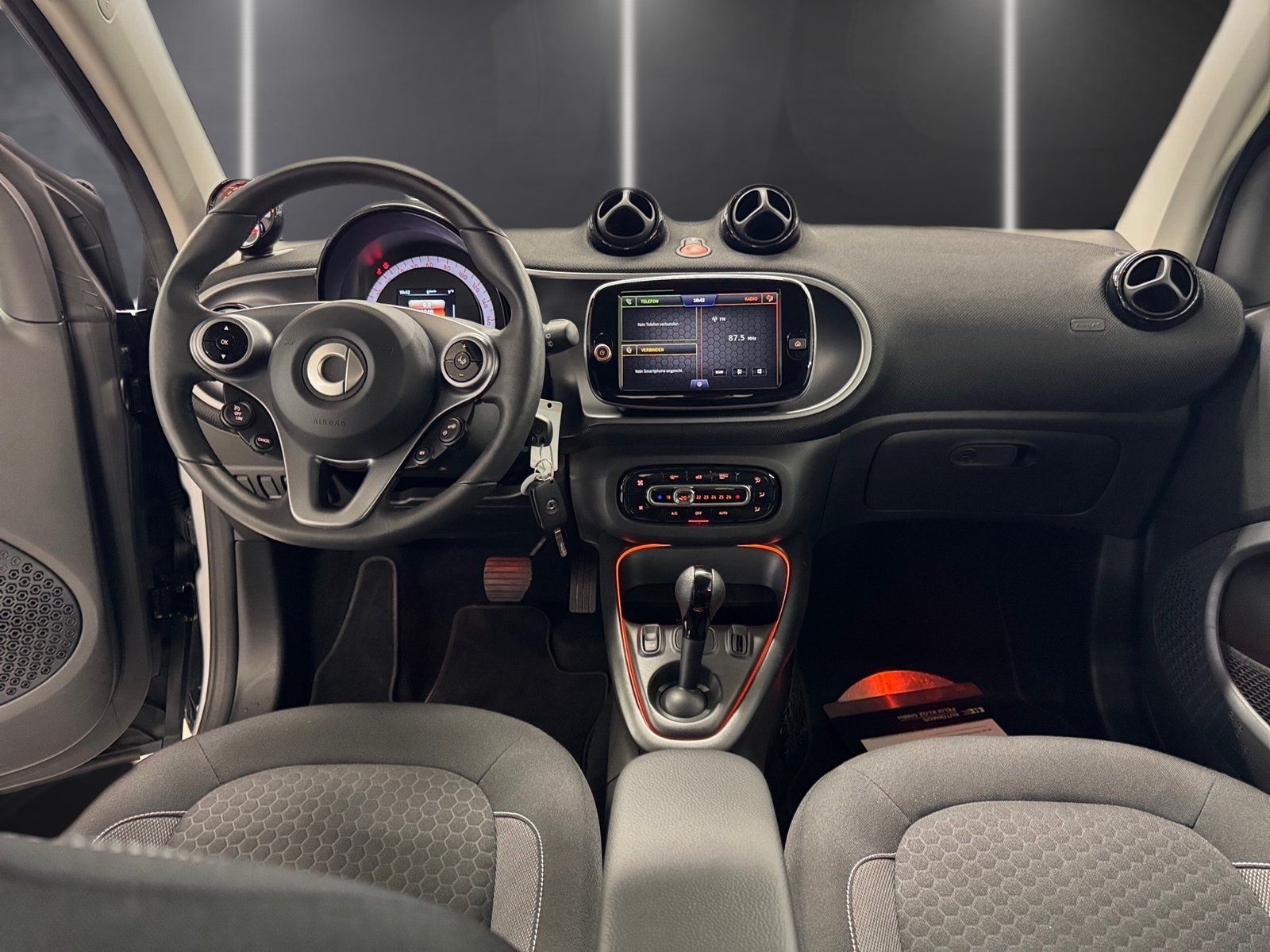 Fahrzeugabbildung Smart smart EQ fortwo Exclusive*Pano*LED*Kamera*22kW*