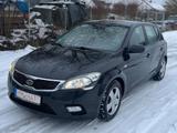 Kia cee'd 1. Hand Tüv Sitzheizung Euro 5 - Kia aus 2011: Cee D