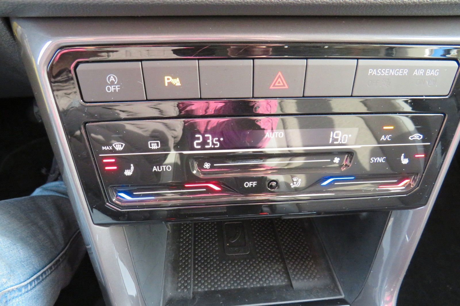 Fahrzeugabbildung Volkswagen T-Cross DSG Highline ACC NAVI KAMERA SITZH. 1Hd