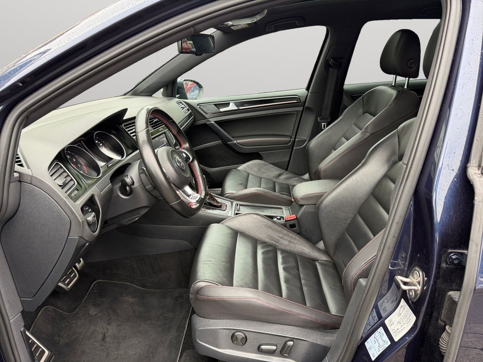 Fahrzeugabbildung Volkswagen Golf VII Lim. GTI BMT*Pano*Leder*Standheizung*