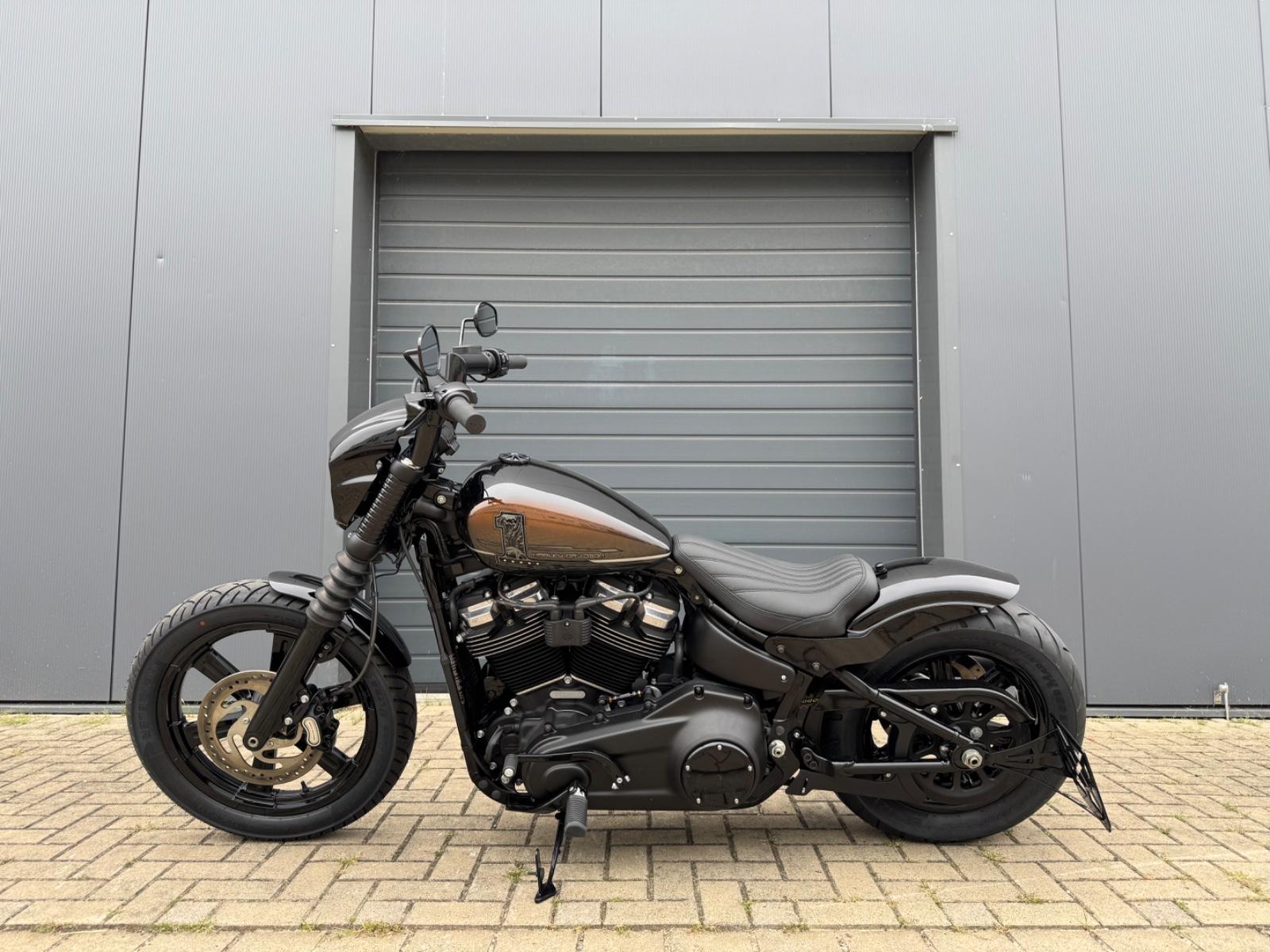 Harley-Davidson FXBB Street Bob 107  ABS Custombike!!!!
