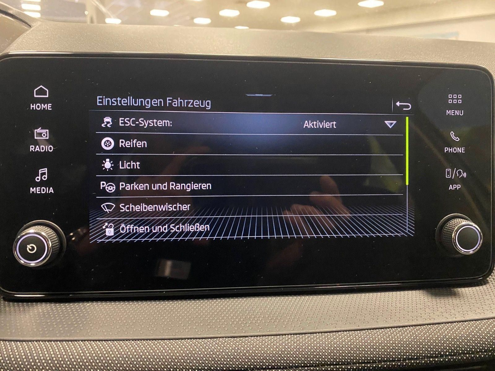 Fahrzeugabbildung SKODA Fabia 1.0l TSI Selection+KAMERA+KLIMATRONIC+ALU+