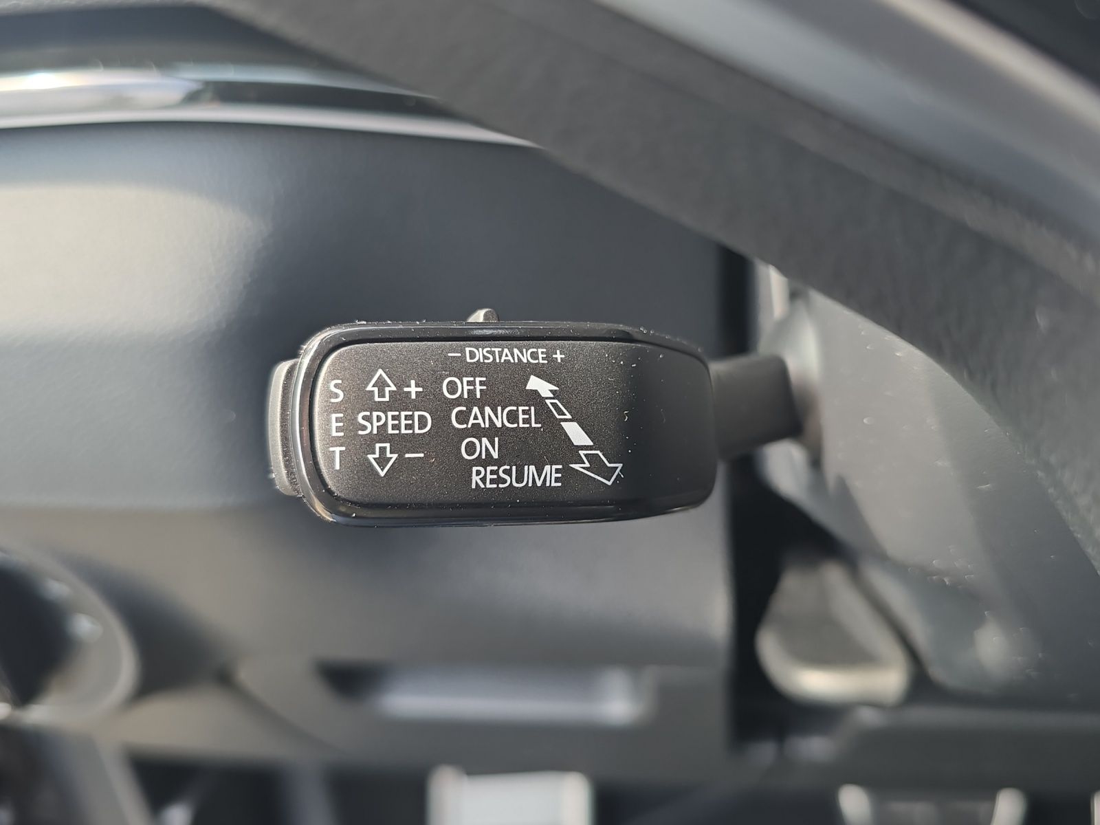 Fahrzeugabbildung SKODA Karoq Sportline 1.5 TSI DSG AHZ MATRIX NAVI ACC