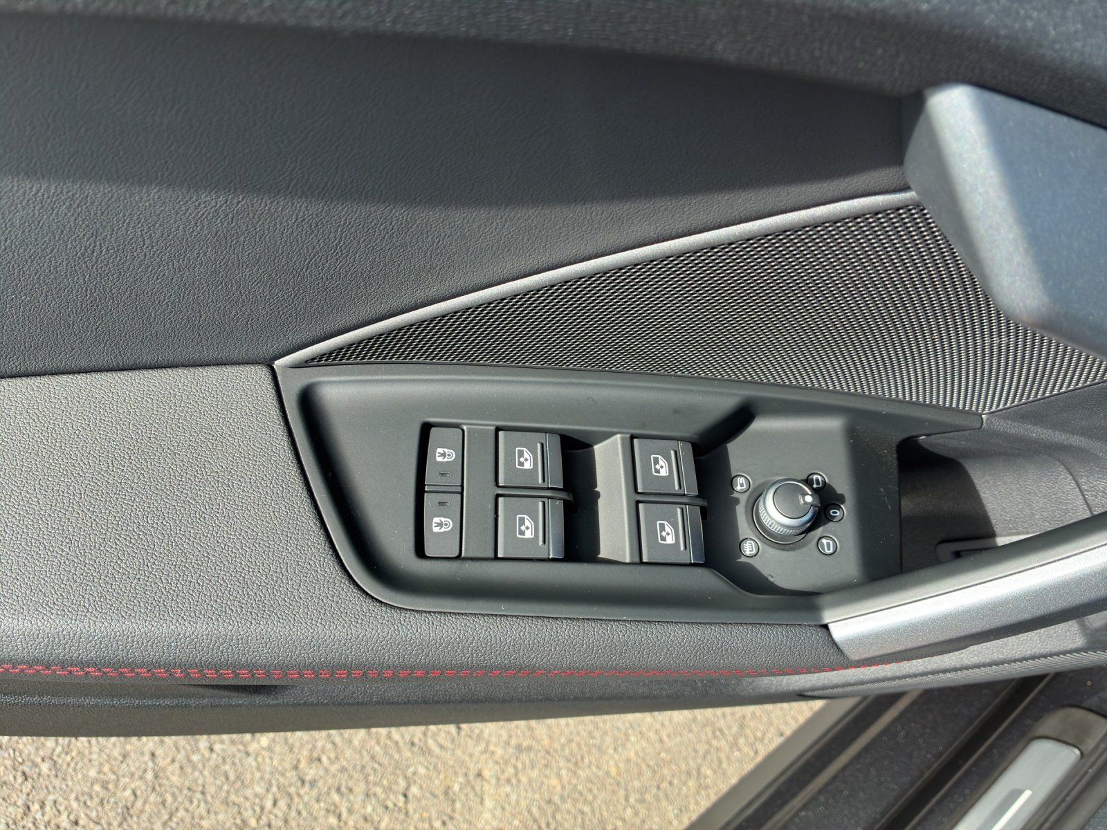 Fahrzeugabbildung Audi A3 Limousine 1.5 TFSI S-Line AHK,Kamera,LED,PDC