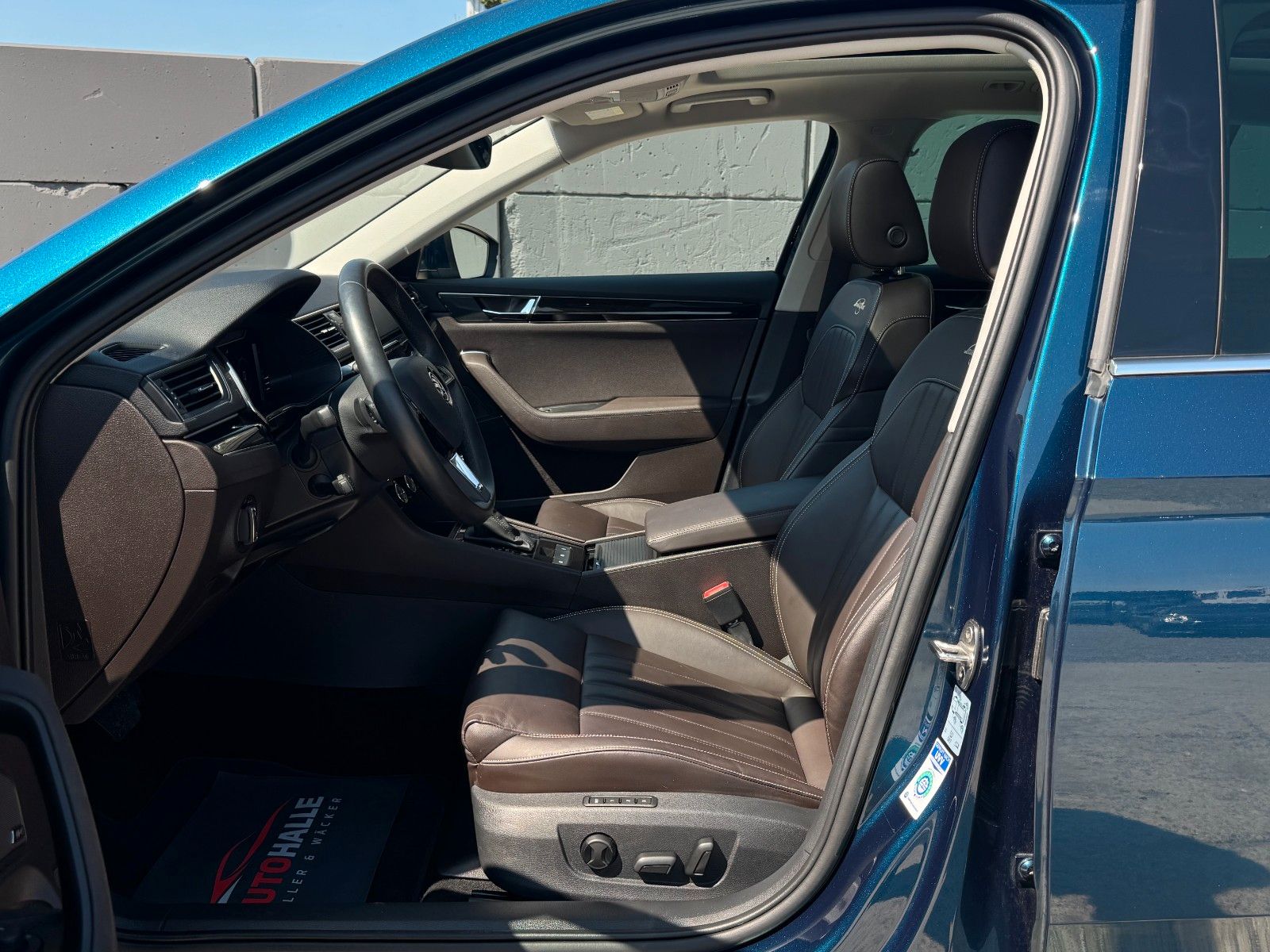 Fahrzeugabbildung SKODA Superb 2.0 TSI L&K Canton Pano Mem. ACC AHK LED