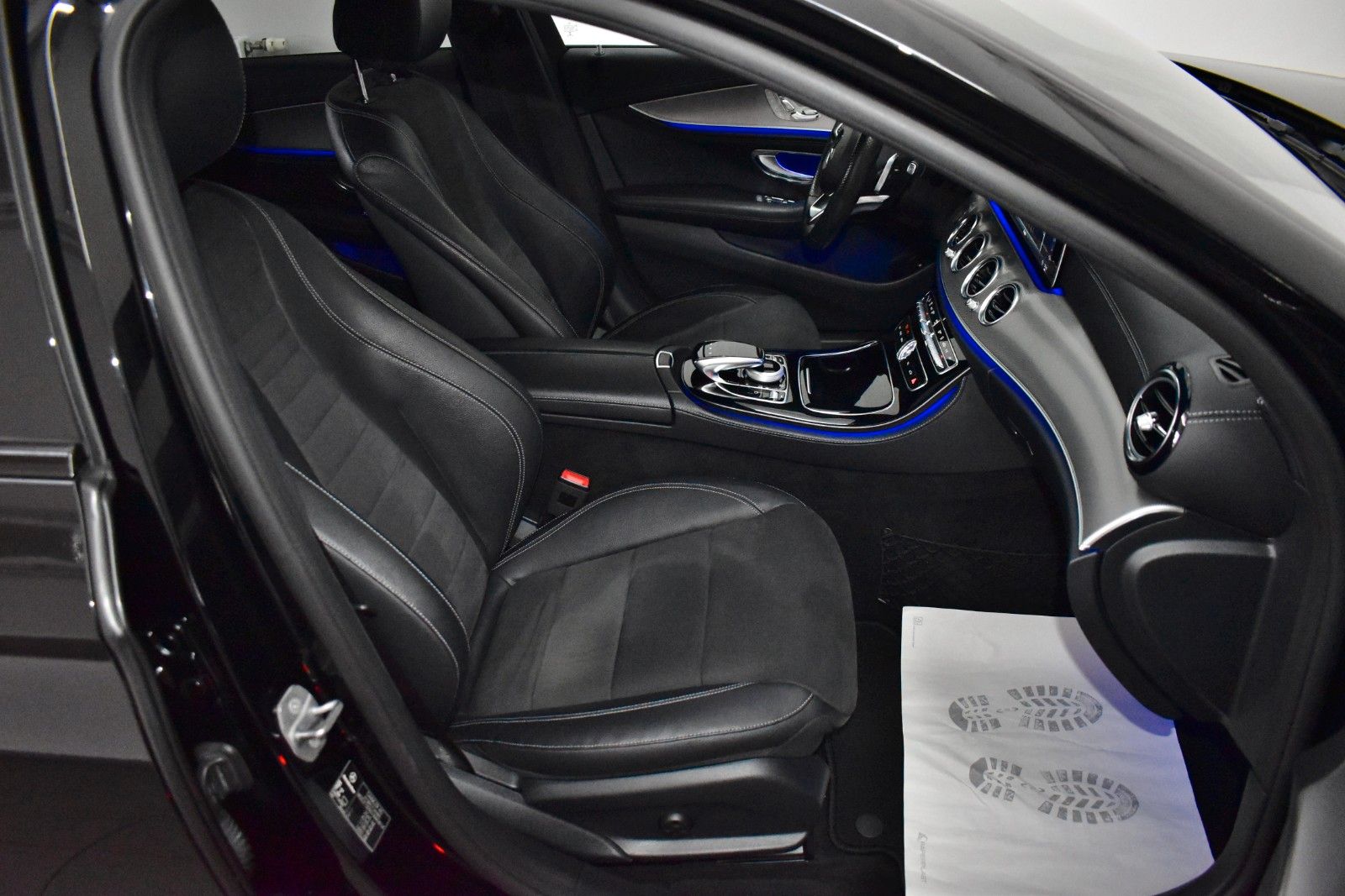 Fahrzeugabbildung Mercedes-Benz E 350e AMG Line,Leder,Navi,LED,HUD,Panor,360°+WR
