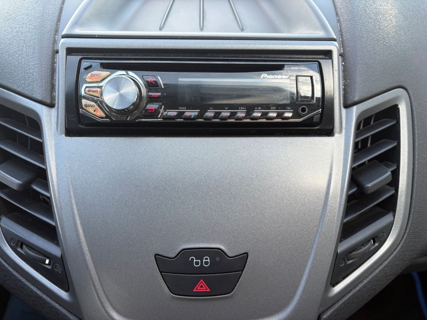Fahrzeugabbildung Ford Fiesta AHK Klima Radio Zahnriemen NEU