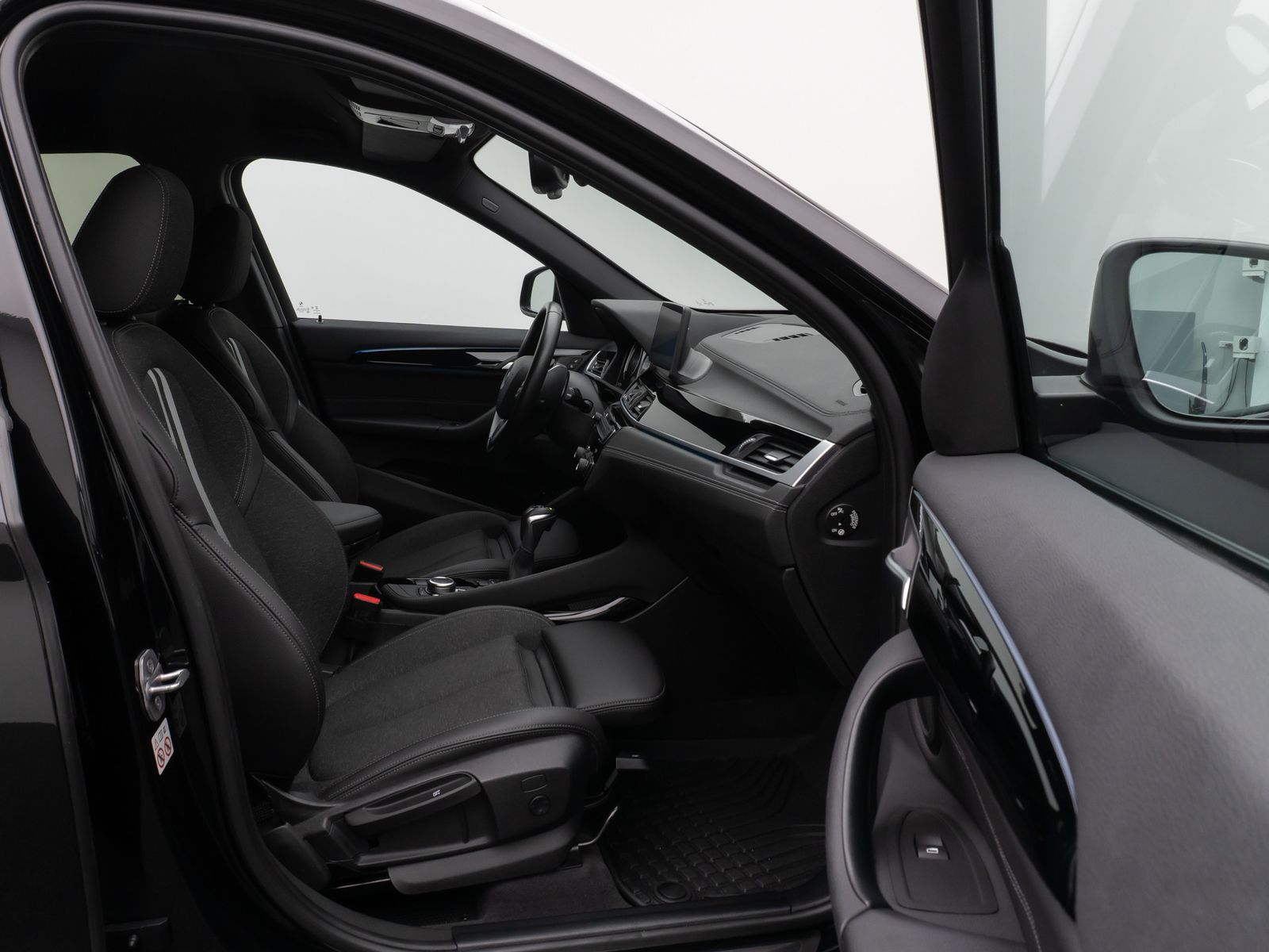 Fahrzeugabbildung BMW X1 xD25e Sport Line Kamera HUD DAB Navi+ Alarm