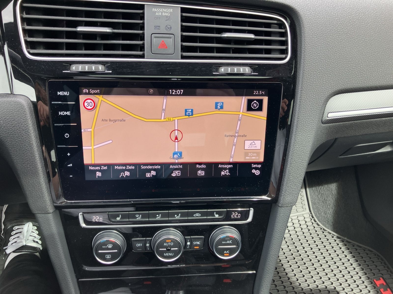 Fahrzeugabbildung Volkswagen Golf VII GTI TCR Start-Stopp DSG LED Navi Pano A