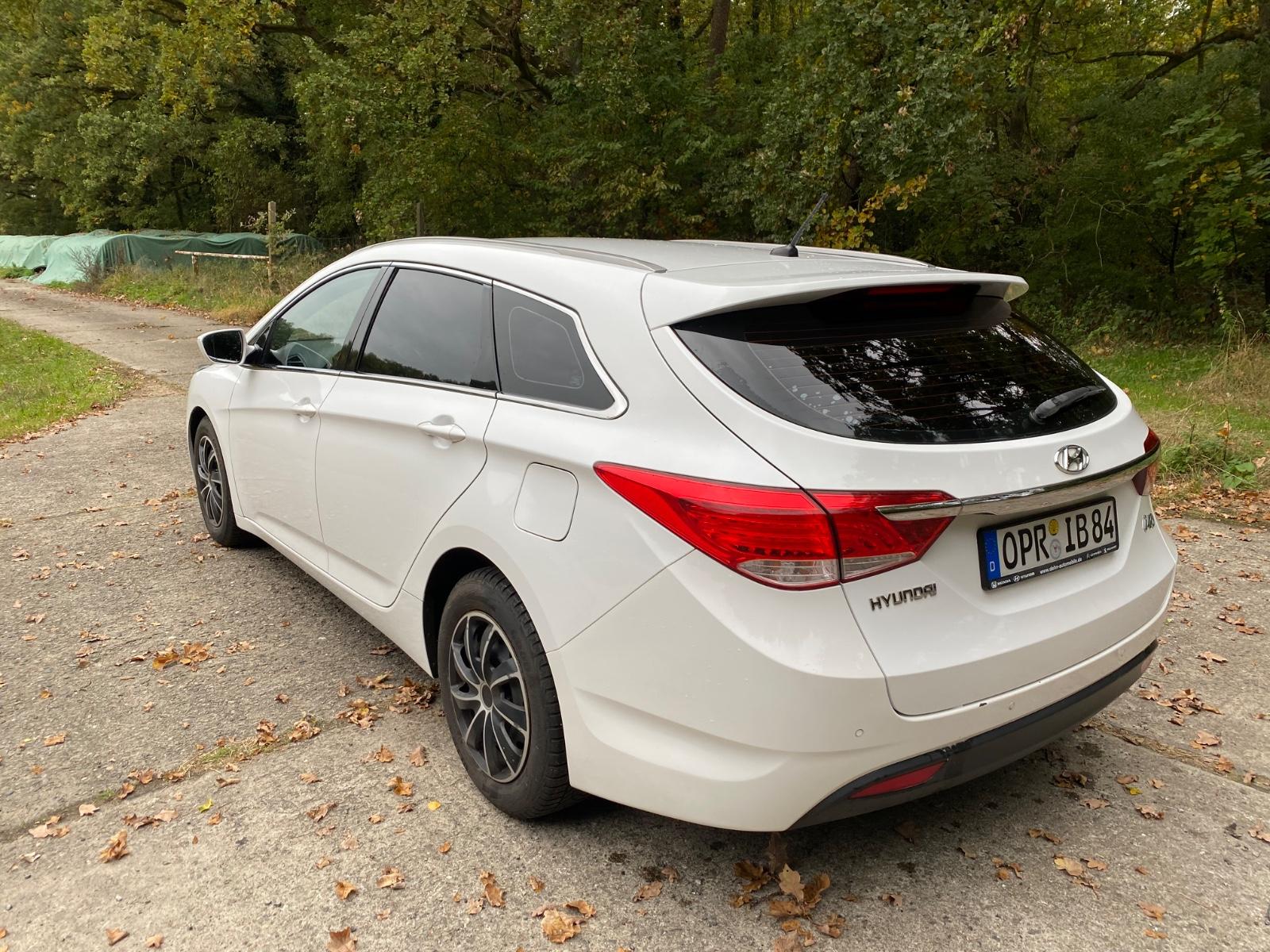 Hyundai i40 2012 — engine 1.591 cm³, 135 HP (99kW)