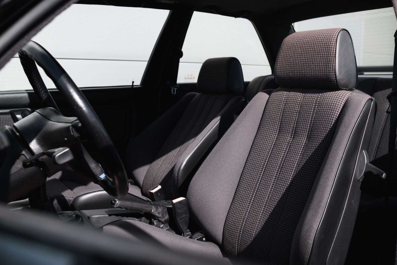 Fahrzeugabbildung BMW M3 E30 - dt. Auto - 2. Hd. - neuwertig - 29TKM!!