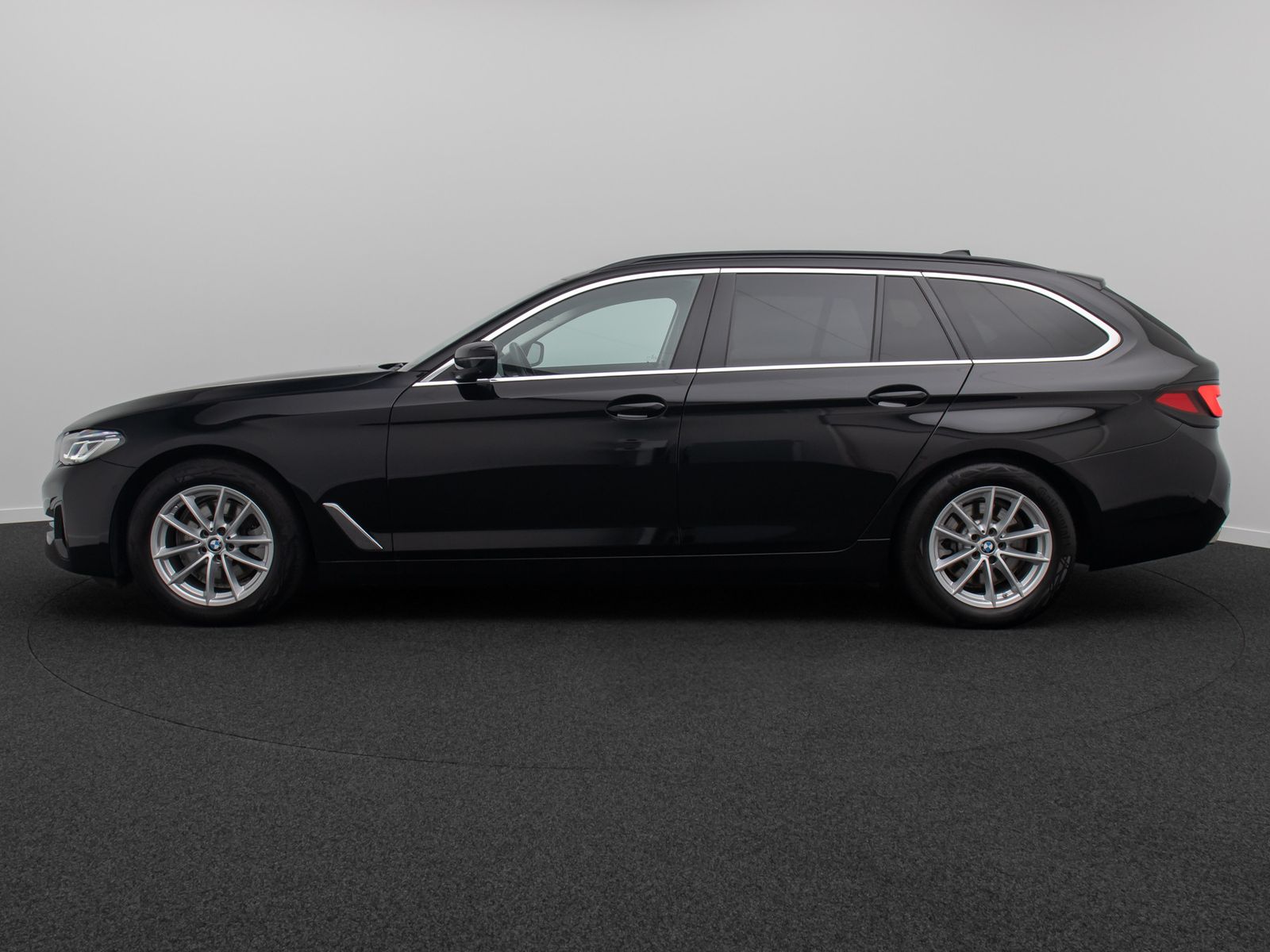 Fahrzeugabbildung BMW 520d ACC 360&deg;HUD DAB Panorama 4xKlima Komfort