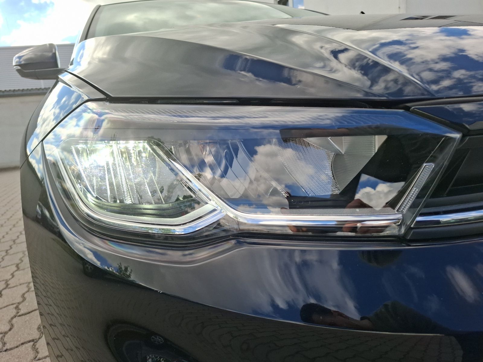 Fahrzeugabbildung Volkswagen Polo TSI Life DSG LED AID ACC Park-Assist SH