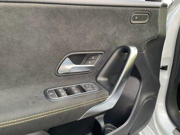 Fahrzeugabbildung Mercedes-Benz A 45S AMG, Multibeam, Glasdach, Alcantara uvm.