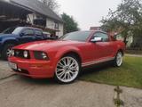 Ford Mustang 4.0 L - V6 - Ford Mustang aus 2005: Coupé