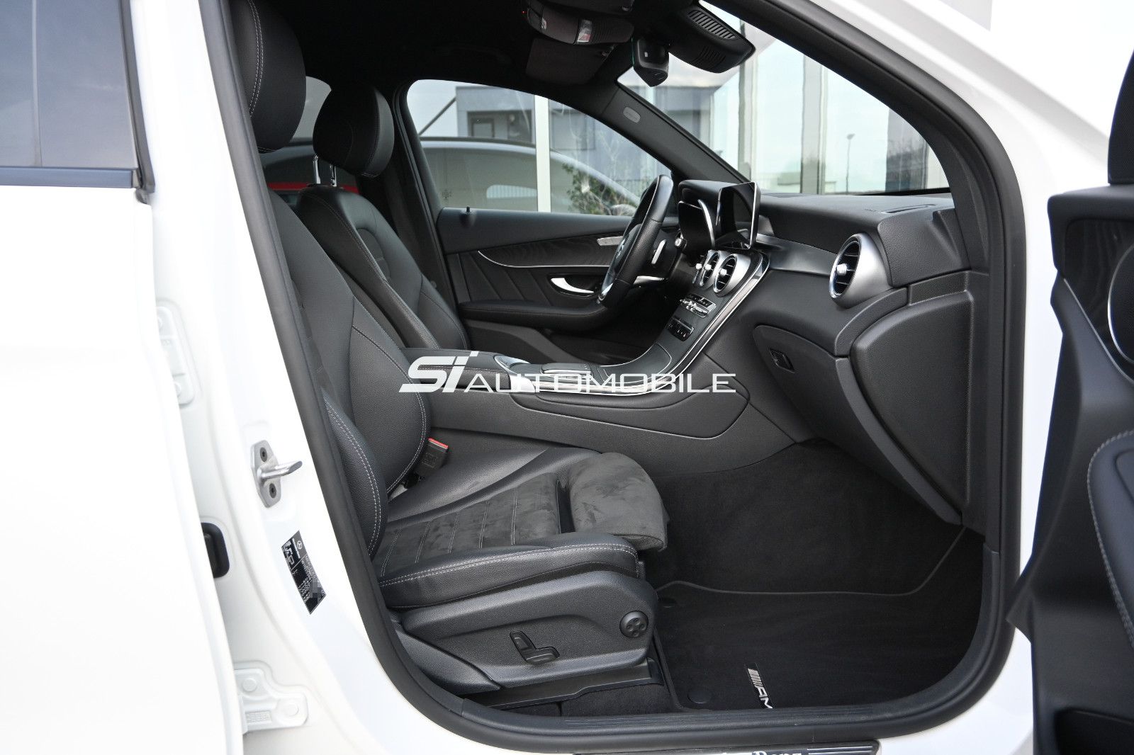 Fahrzeugabbildung Mercedes-Benz GLC 200 4MAT. AMG LINE °AHK°NIGHT-PAKET°BUSINESS
