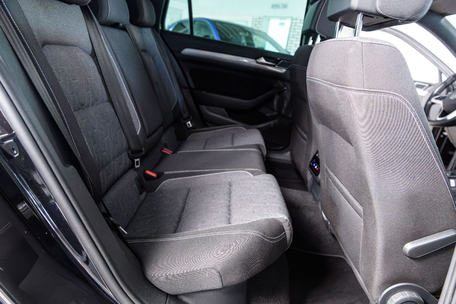 Fahrzeugabbildung Volkswagen Passat Business 2.0 TDI +Massage +Pano *Kamera