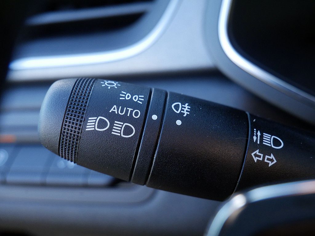 Fahrzeugabbildung Renault Captur Techno TCe 160 SHZ KAMERA NAVI ACC LED