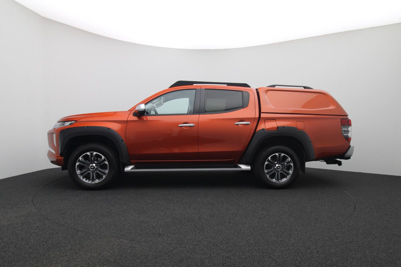 Fahrzeugabbildung Mitsubishi L200 TOP 2,2 DI-D AT DoKa 4WD