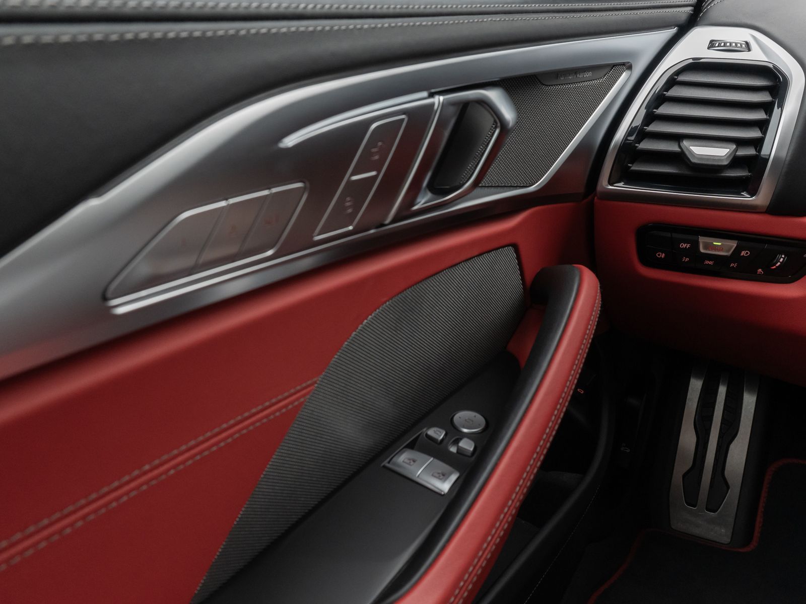Fahrzeugabbildung BMW M850i xD Coupé 360°Laser HUD SoftCl Komfort 20"