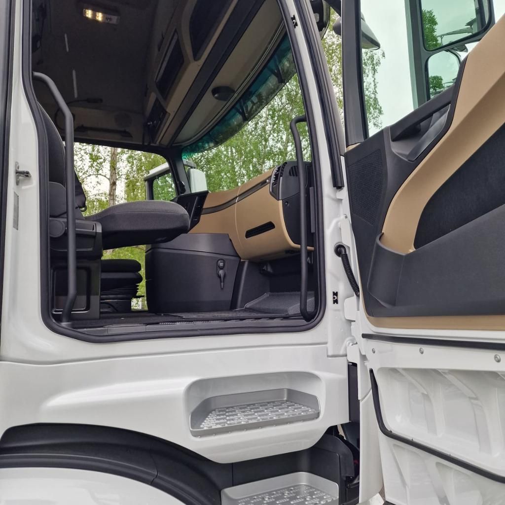 Fahrzeugabbildung Mercedes-Benz Actros 1851 LS 4x2 GIGA,Standklima,Nebenantrieb