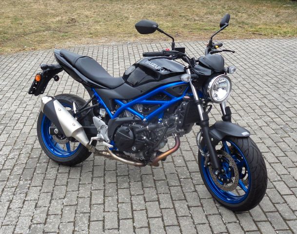 Suzuki SV 650 aus 1.Hand, nur 2400km im Neu-Zustand!!