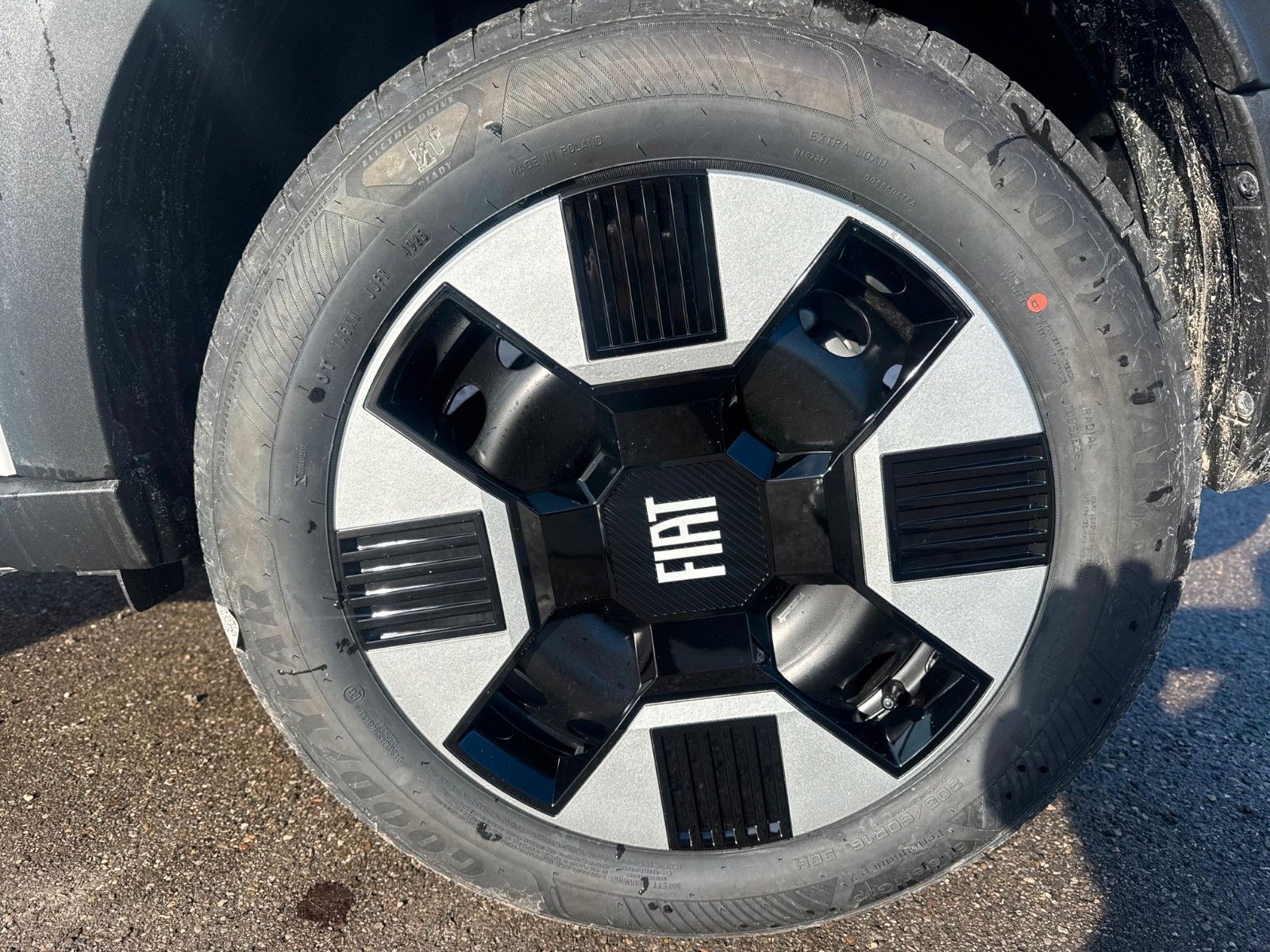 Fahrzeugabbildung Fiat Grande Panda 1.2 110PS Business Edition Navi