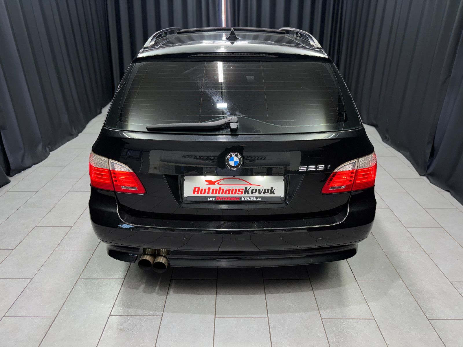 Fahrzeugabbildung BMW 523I Touring |PDC|PANO|NAVI|LEDER