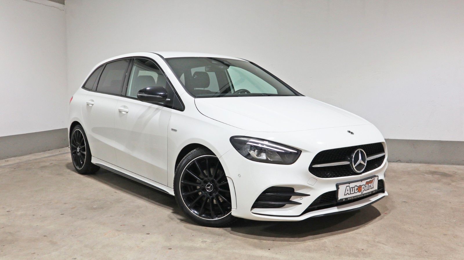Mercedes-Benz B 180 Edition~AMG~MBUX~LED~NIGHT foto 3