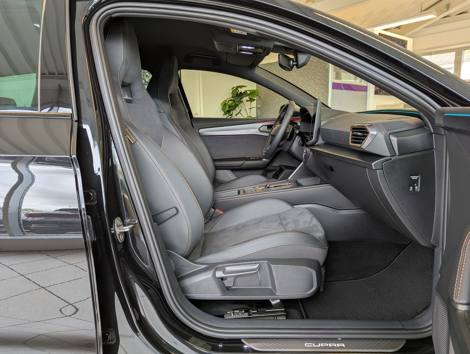 CUPRA Leon 2.0 TDI Intelligent-Dynamic-Edge-Pake Cam - Image 14