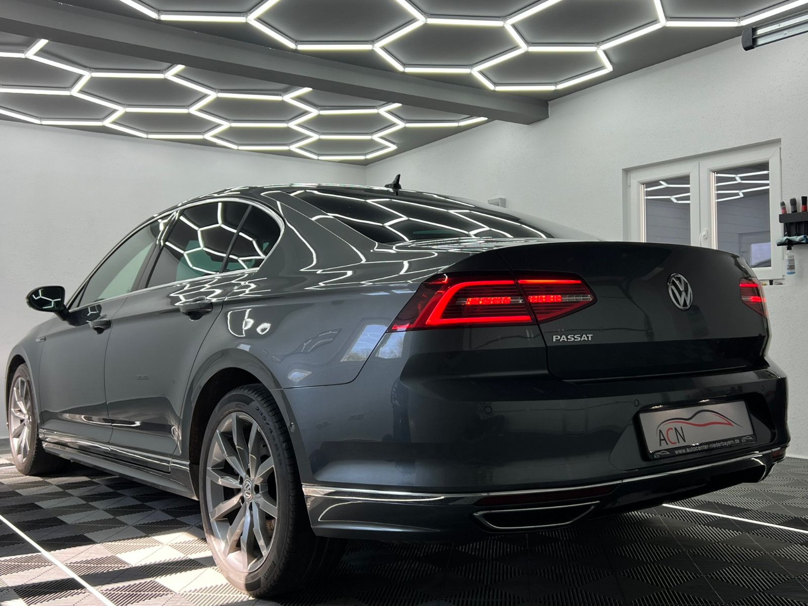 Fahrzeugabbildung Volkswagen Passat Lim. Highline 4Motion R-LINE/ACC/AHK/STHZ