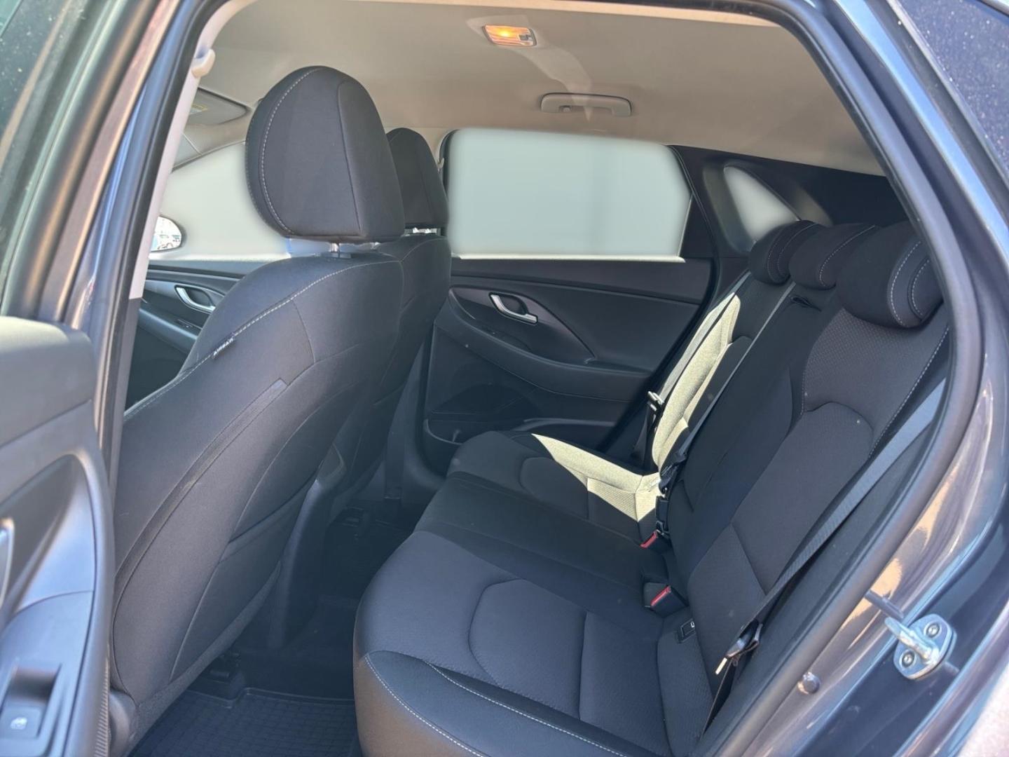 Hyundai i30 Intro LED Apple CarPlay Android Auto Mehrzon