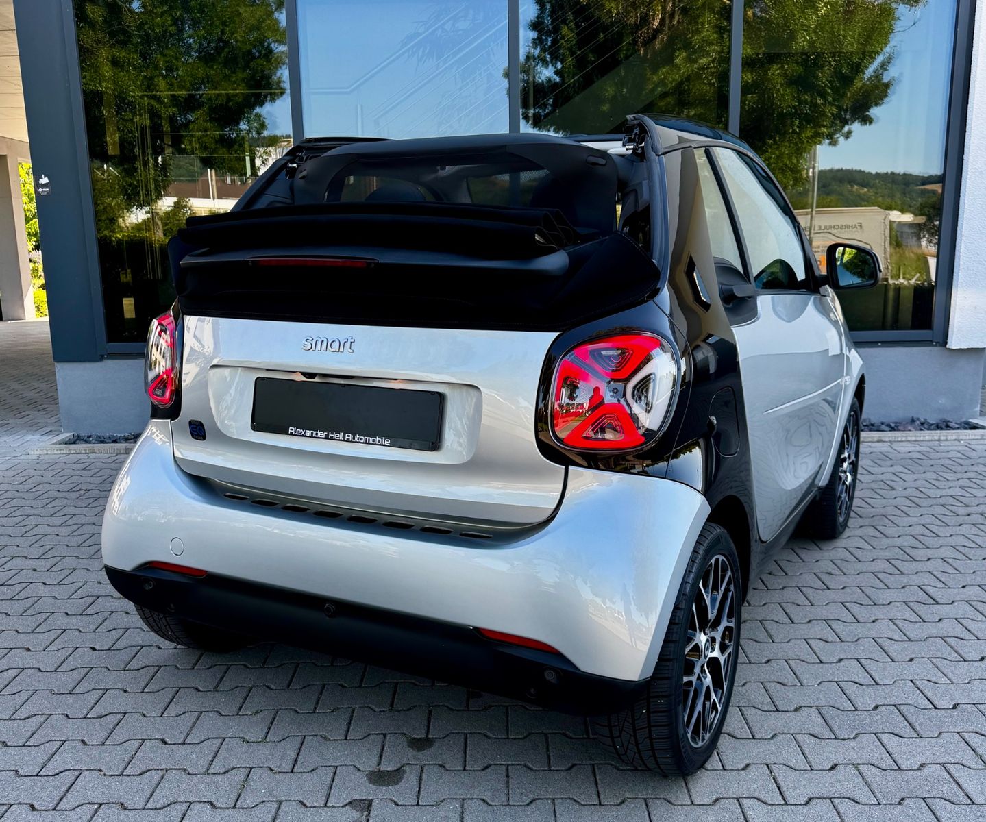 Smart ForTwo Cabrio EQ*NUR18.000KM*LED*LEDER*NAV*APPLE imagem 3