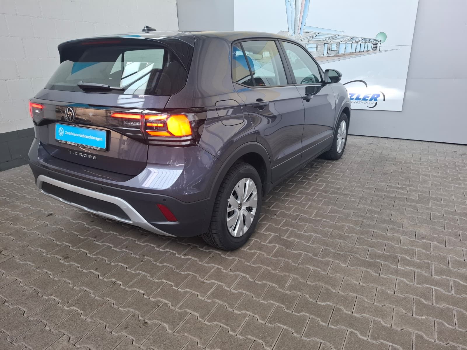 Fahrzeugabbildung Volkswagen T-Cross 1.0 TSI 5-Gang +LED +FrontAss. +LaneAss.