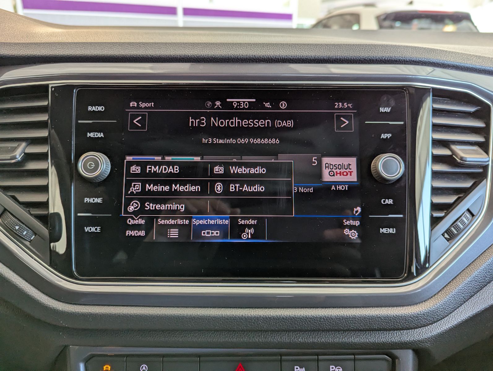Fahrzeugabbildung Volkswagen T-Roc 1.5 TSI DSG 2x R-Line Sport Pano AID LED