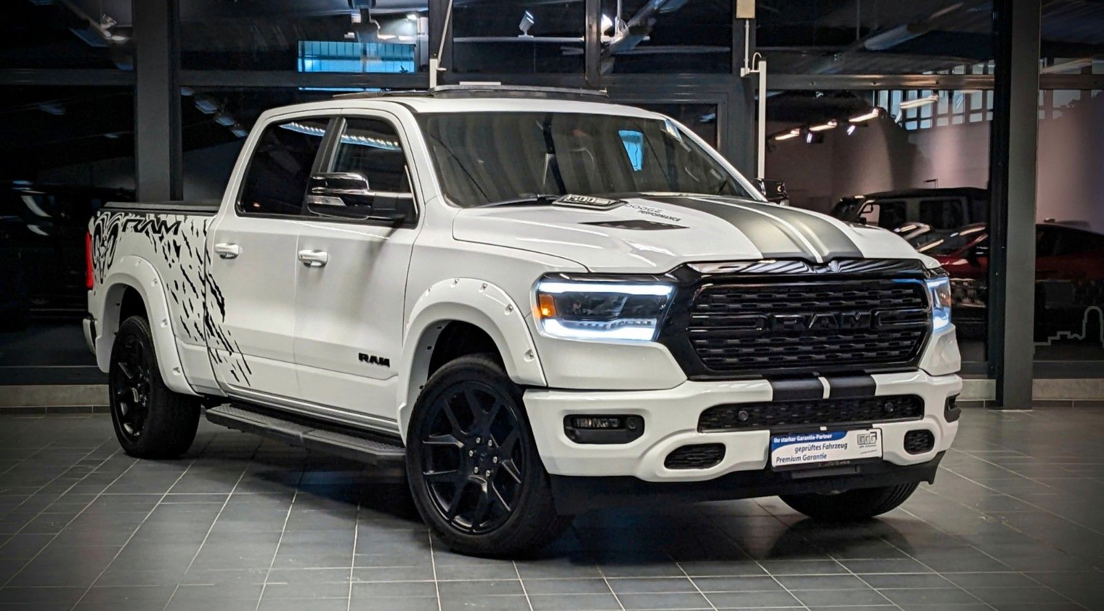 Dodge RAM 1500 HEMI V8 5.7L E-TORQUE Laramie/Panorama imagem 2