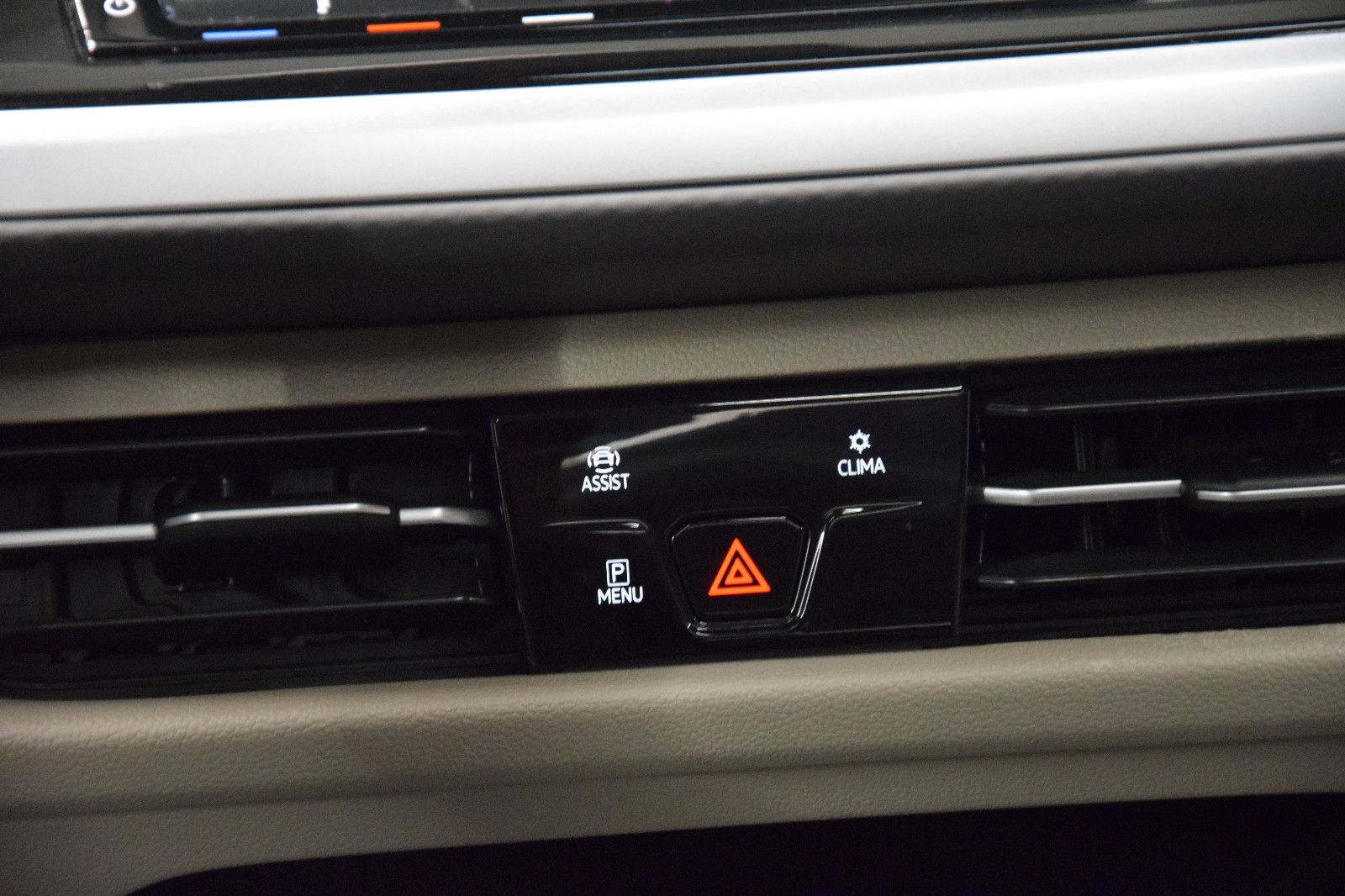 Fahrzeugabbildung Volkswagen T7 Multivan Style Lang Pano ACC Matrix AHK vis-a