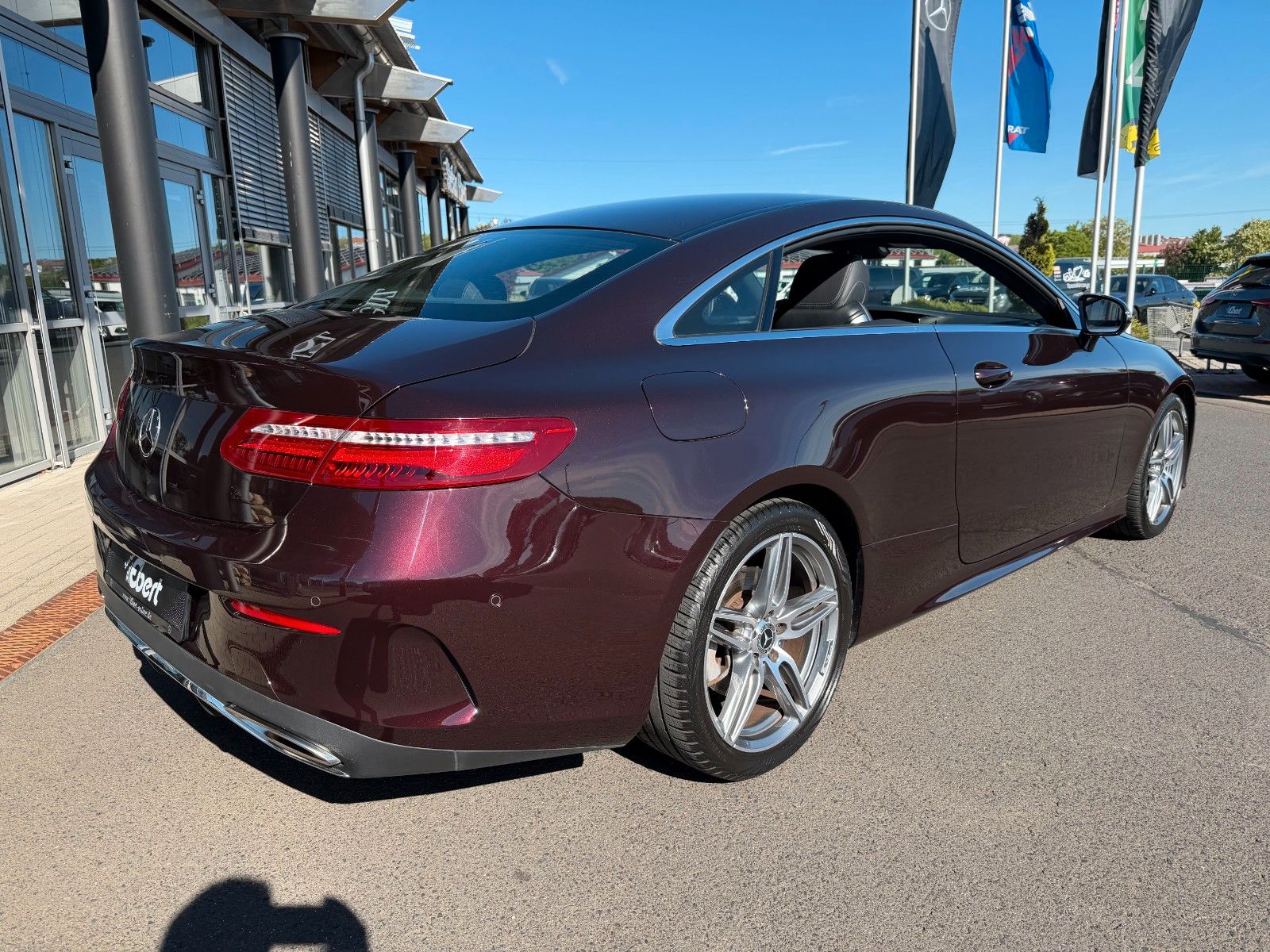 Fahrzeugabbildung Mercedes-Benz E 350 Coupe  AMG+Ambiente+RKamera+TotW+Alcantara